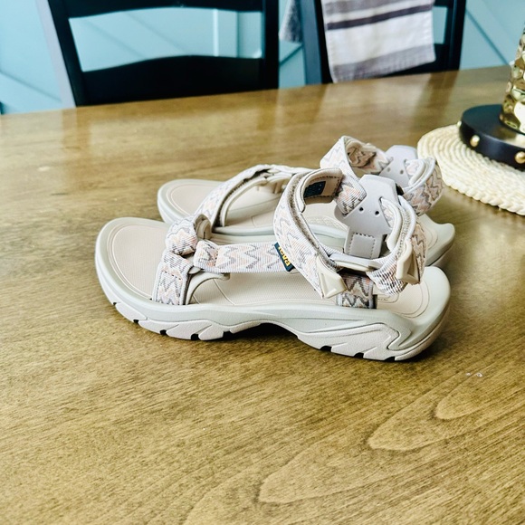 Teva terra FI 5 sandals size 7 brand new - Picture 5 of 5